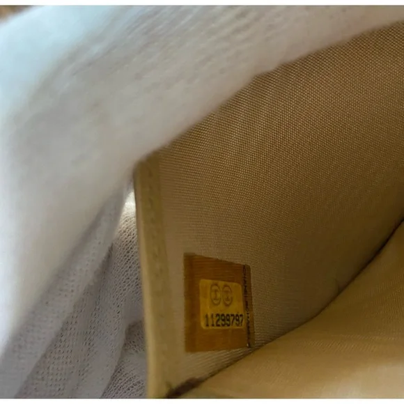 Chanel Caviar CC Coco Button Continental Wallet - Picture 15 of 16